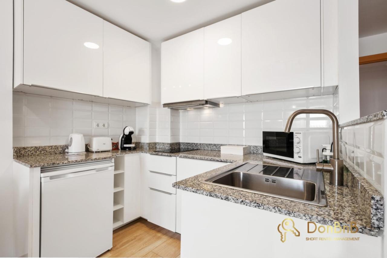 Cozy With Sea View And Private Parking In Appartement *